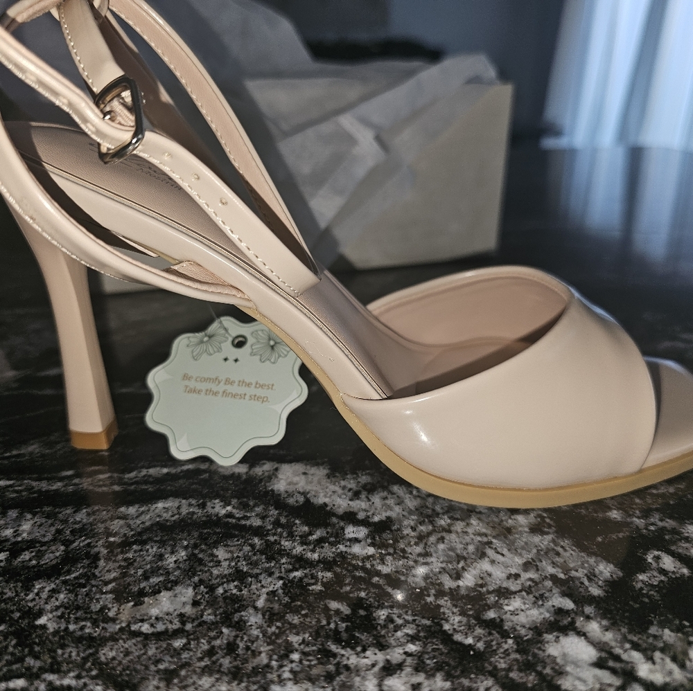 Mostrin Elegant Square Toe, Ankle Strap, Pump Size 8.5 In Cream